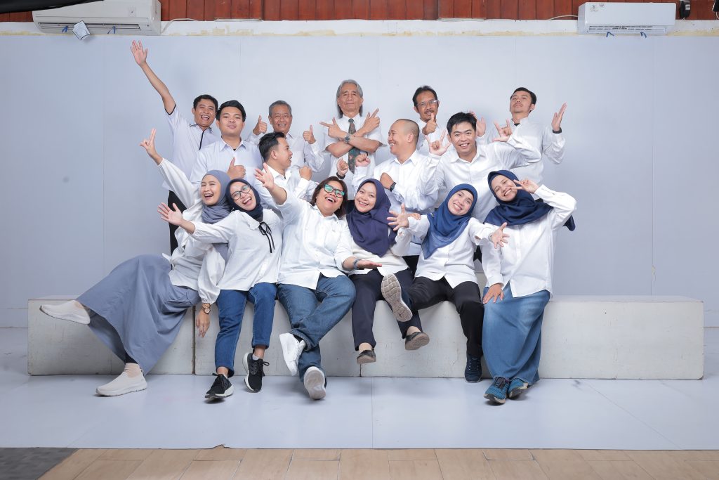 Lecturers and Staffs (16)