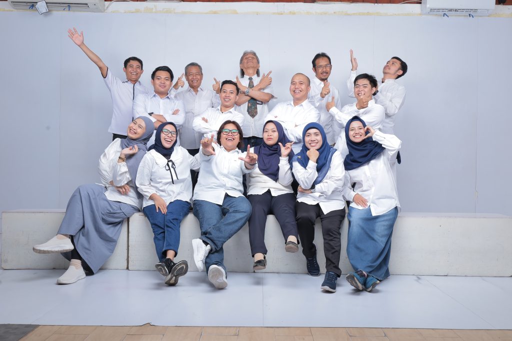 Lecturers and Staffs (17)