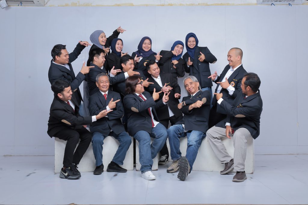 Lecturers and Staffs (32)