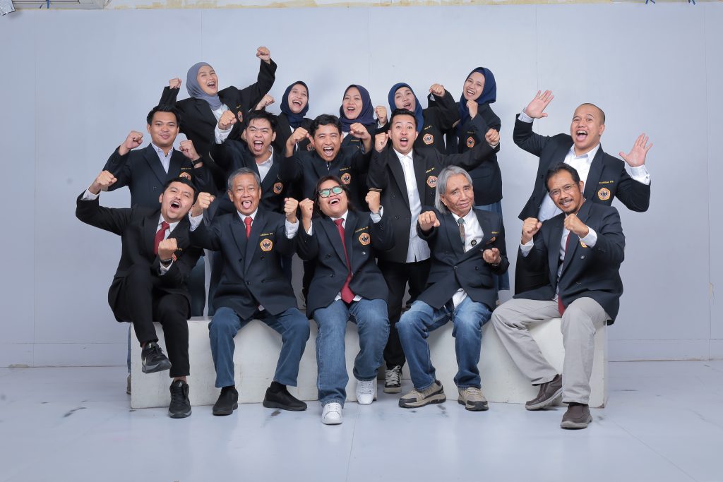 Lecturers and Staffs (37)