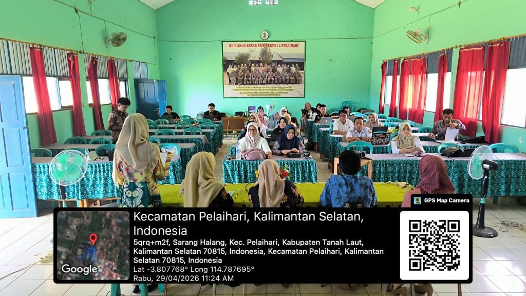 Social Science teachers engaged in digital learning media training activities in Tanah Laut